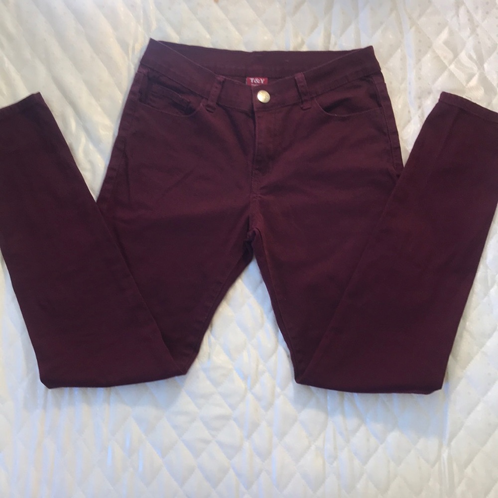 Beautiful burgundy color pants size 9/10 (juniors)
